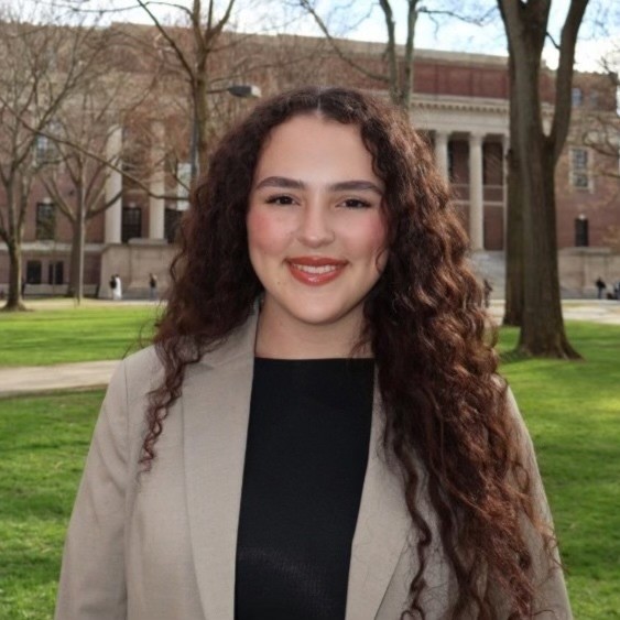 Gabriela Gandara Headshot