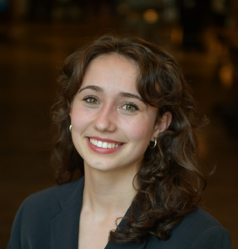 Sierra Pape Headshot